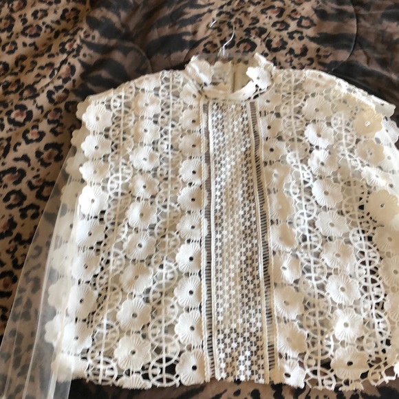 Banjul Tops - Elegant and Sexy White Top